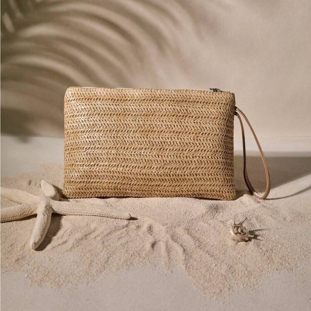NWOT Woven Straw Wristlet Clutch in Natural